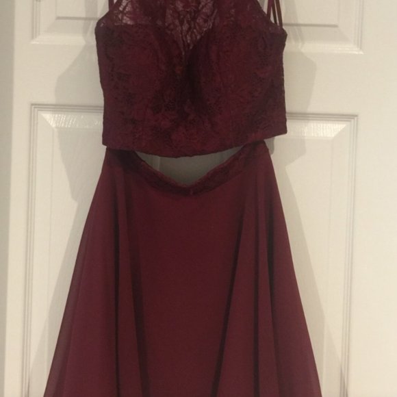 Formal / Grade 8 Grad Dress - Picture 4 of 4